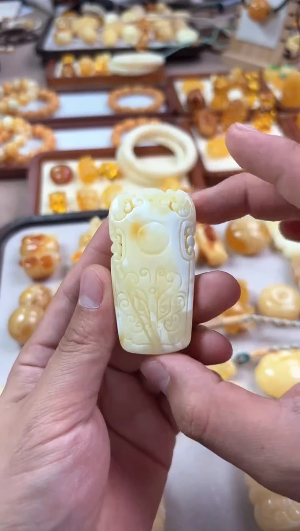 【闪购商品】蜜蜡裸石未镶嵌牌子