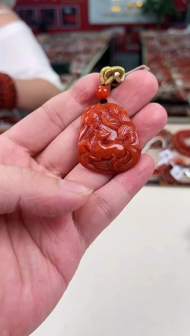 未镶嵌雕刻吊坠南红玛瑙一个/条