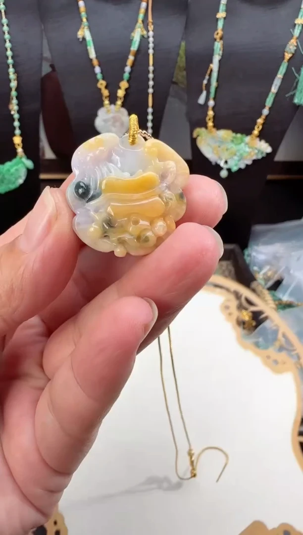 【闪购商品】翡翠颈饰未镶嵌拍照