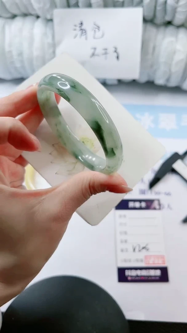 【闪购商品】石英质玉手镯未镶嵌多样性发货V206