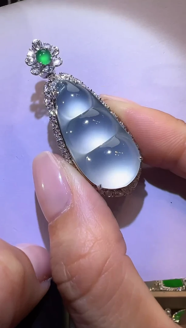 吊坠(不含链)18K金镶嵌翡翠豆子