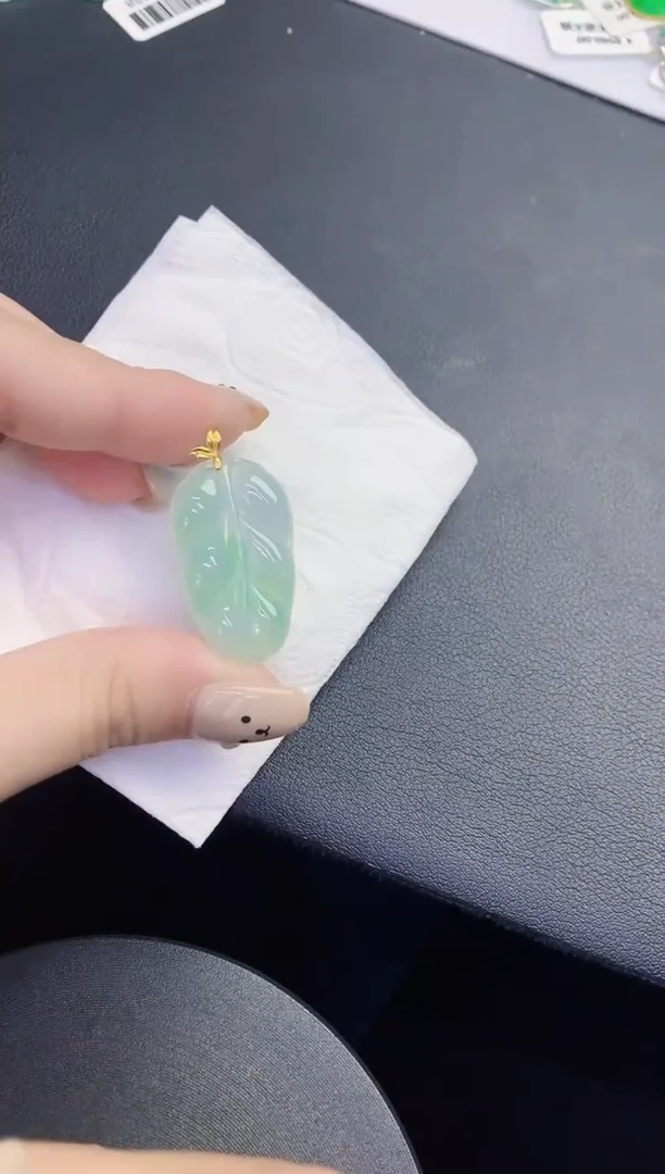 颈饰18K金镶嵌翡翠缅甸天然翡翠A货
