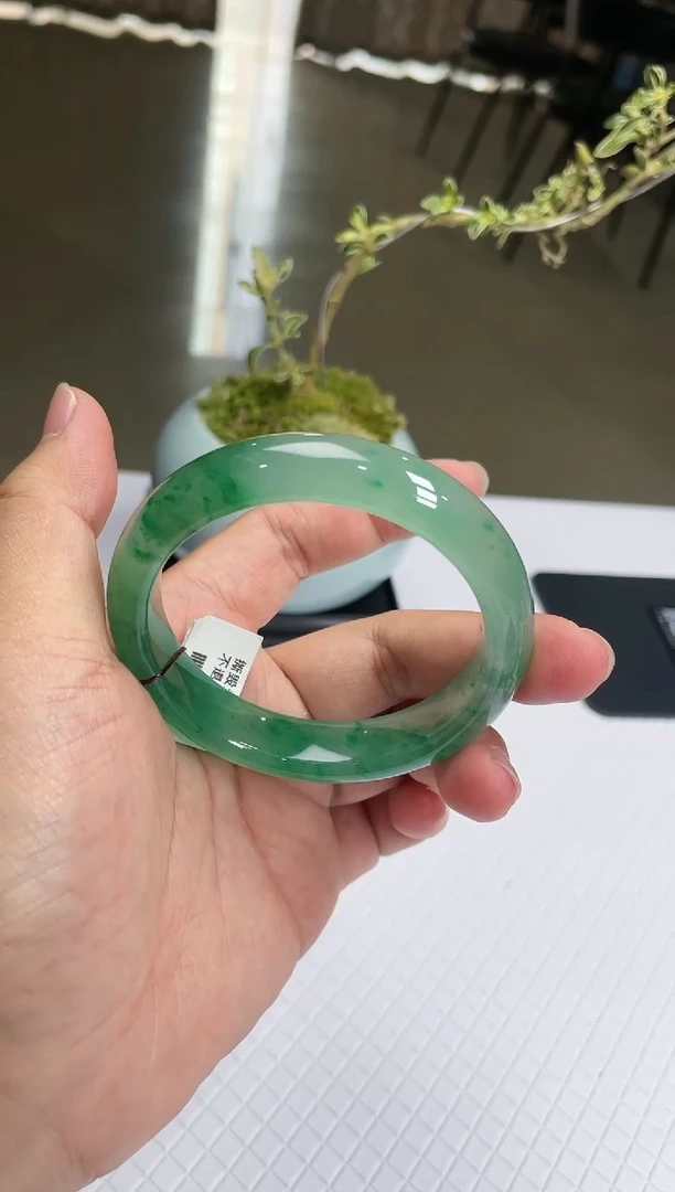 【闪购商品】石英质玉手镯未镶嵌非洲翠手镯多样性发货