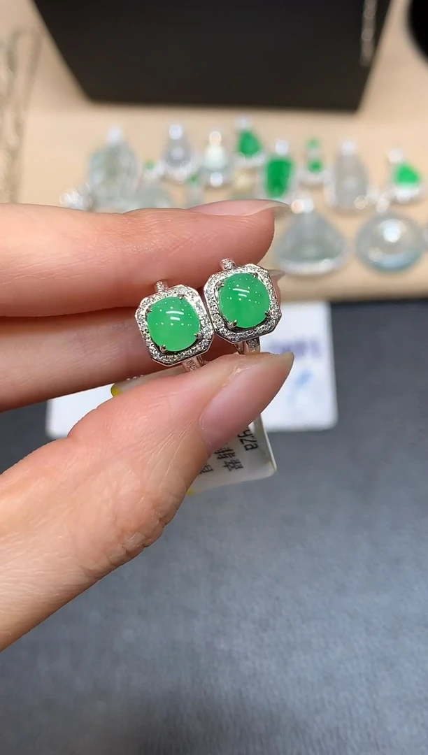 18K金镶嵌翡翠耳饰蛋面【无服务费