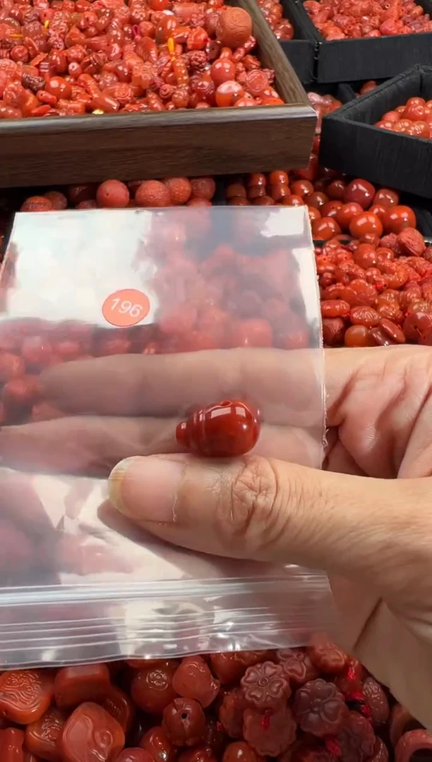 南红玛瑙未镶嵌颈饰1