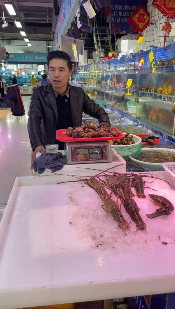 中国大陆虾怪一称大小混，3.4斤