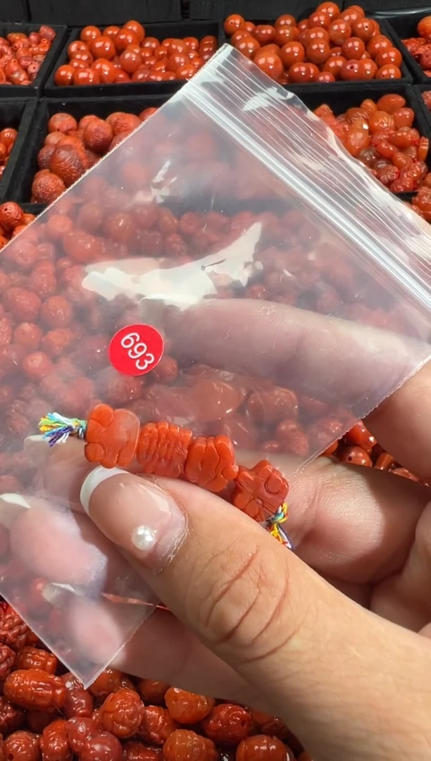 颈饰未镶嵌南红玛瑙1