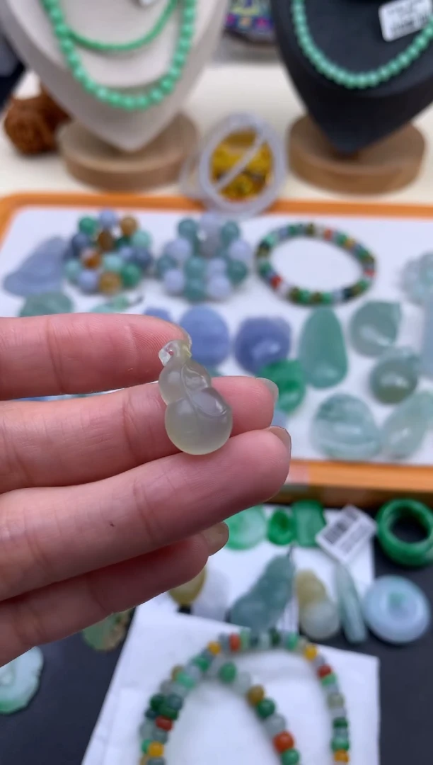 定制翡翠未镶嵌翡翠