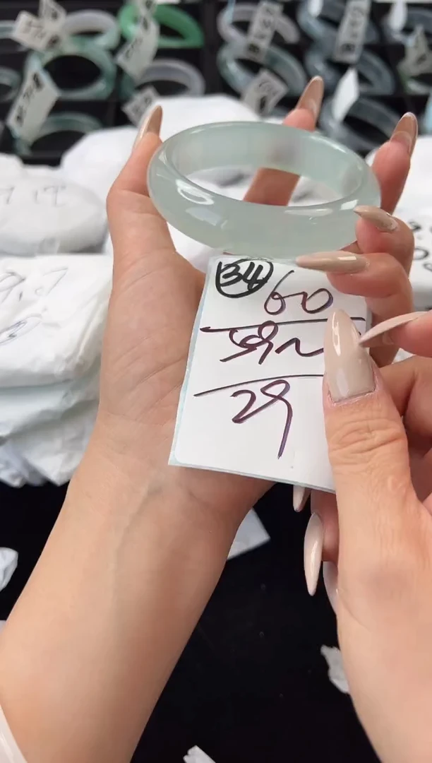 未镶嵌手镯石英质玉60+圈口编号：34