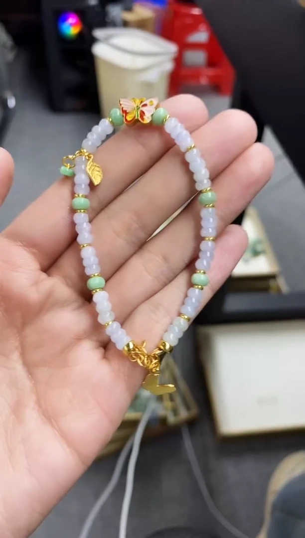 颈饰未镶嵌翡翠手串