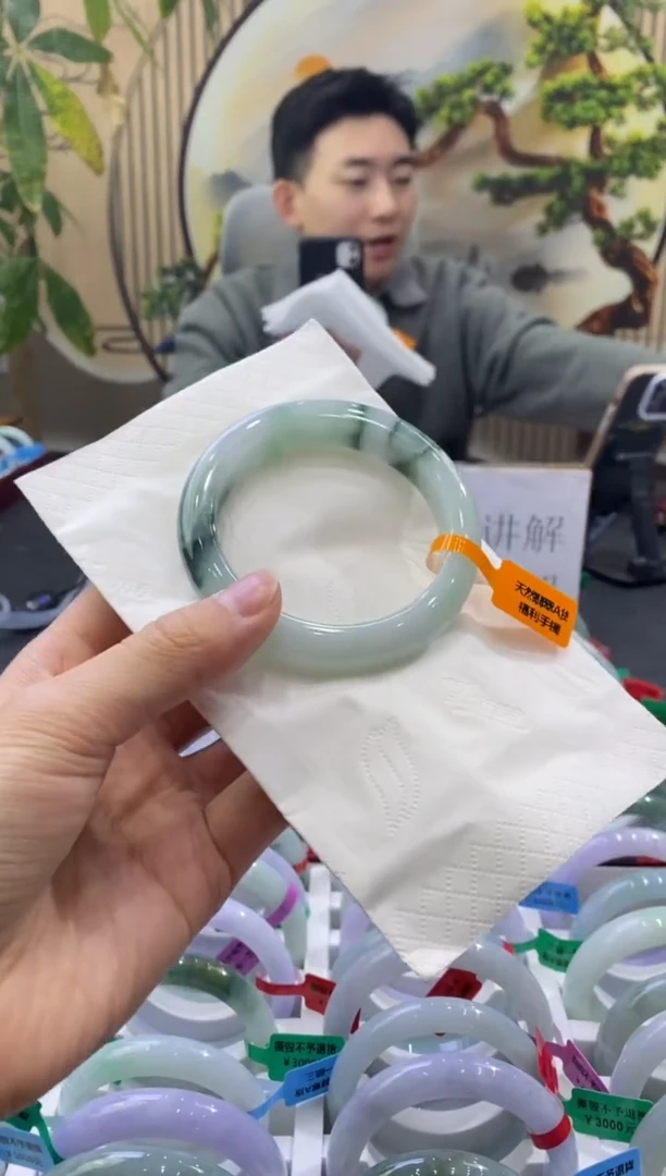 未镶嵌手镯翡翠诗****?8049