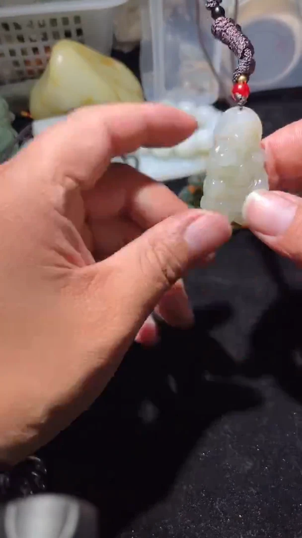 颈饰未镶嵌和田玉吊坠