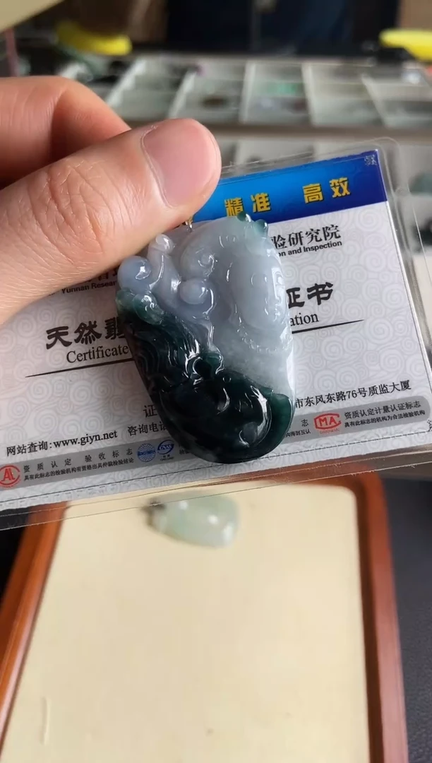 翡翠未镶嵌颈饰吊坠