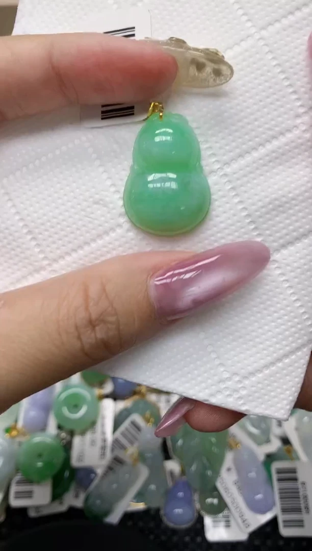 翡翠18K金镶嵌颈饰111111111