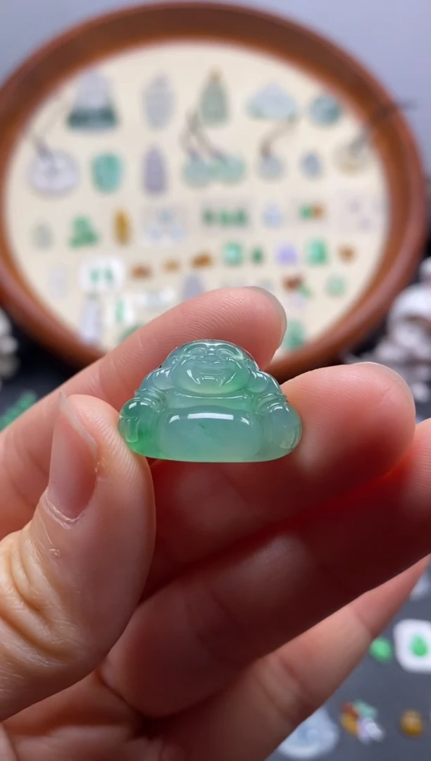 颈饰未镶嵌翡翠果緑佛公/芬