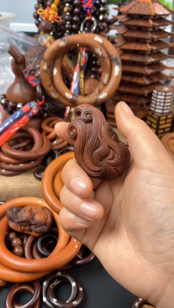 【闪购商品】木枣木九尾把件随机发