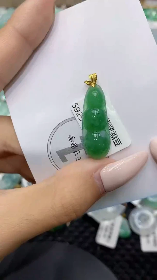 颈饰18K金镶嵌翡翠111111111111