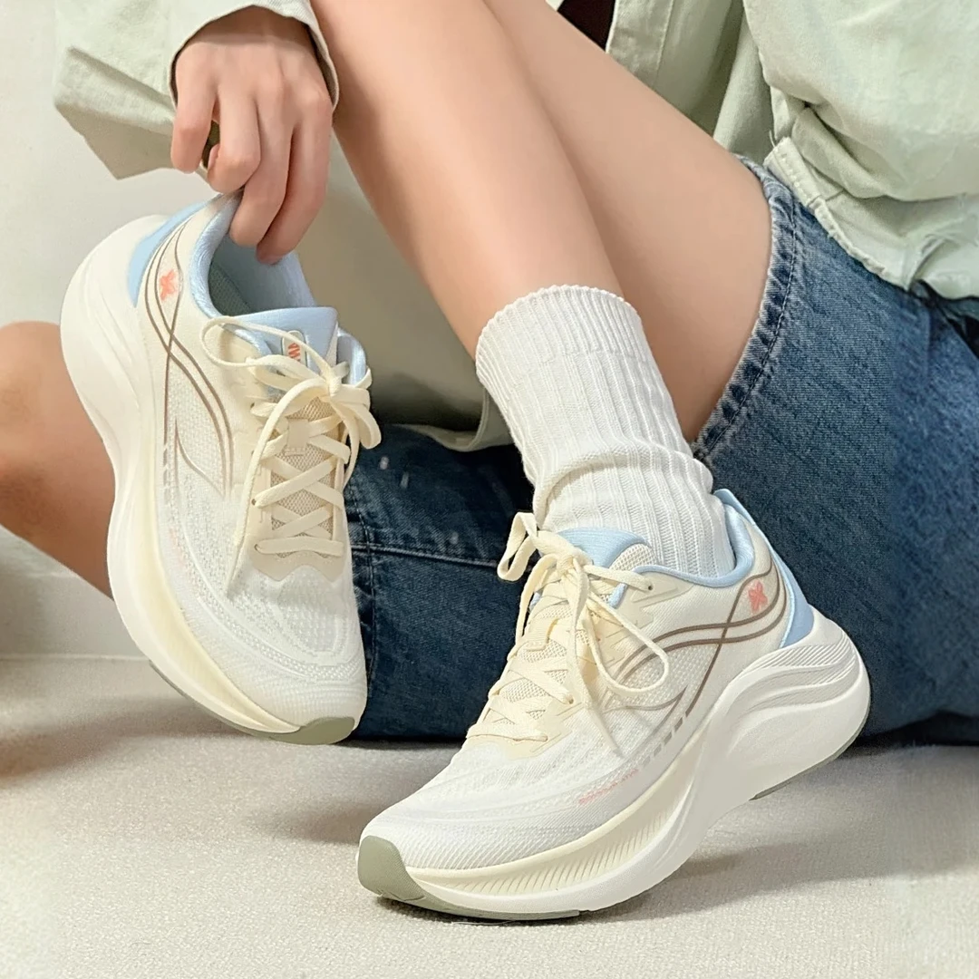 安踏叶子6代丨女子厚底跑鞋秋季耐磨软底缓震运动鞋中国制造跑鞋