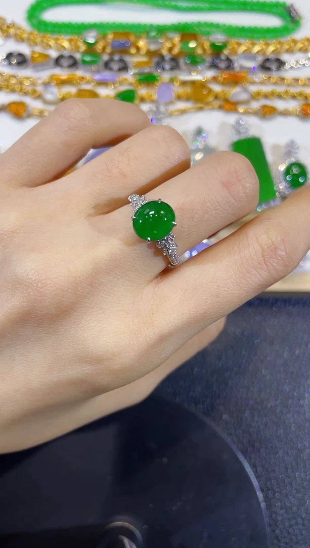 颈饰18K金镶嵌翡翠团购10