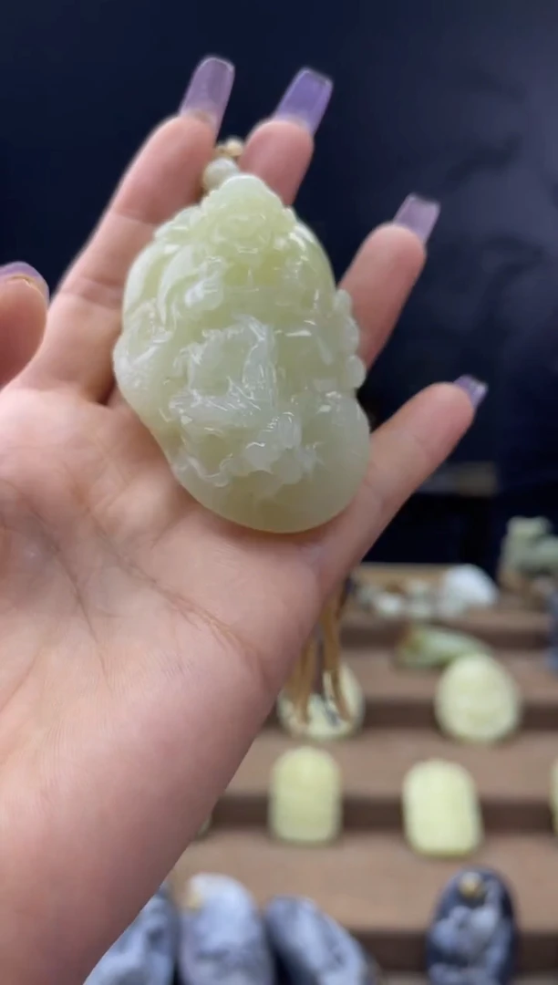 颈饰未镶嵌和田玉1