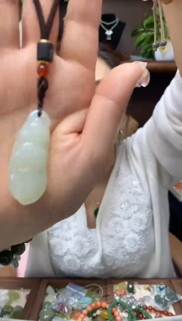 未镶嵌岫玉吊坠·