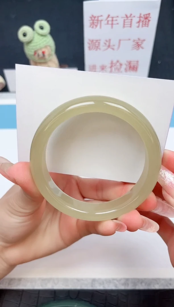 【闪购商品】石英质玉手镯未镶嵌204-56.5