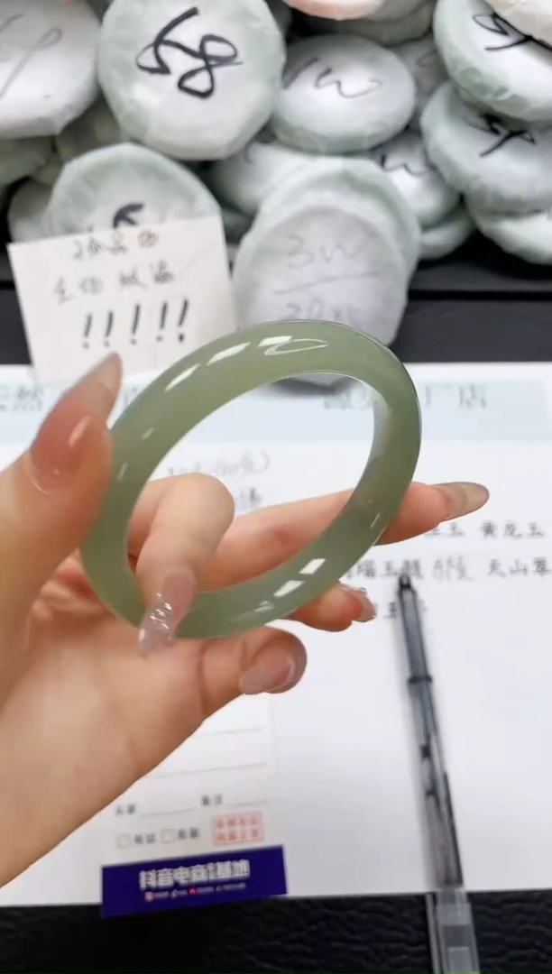 石英质玉手镯未镶嵌78-58
