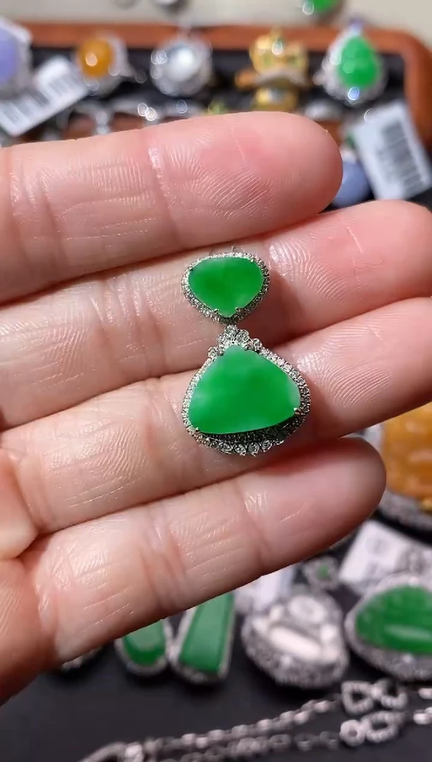 【闪购商品】翡翠吊坠(不含链)18K金镶嵌吊坠