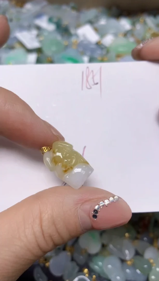 【闪购商品】翡翠挂件18K金镶嵌 天然翡翠A货