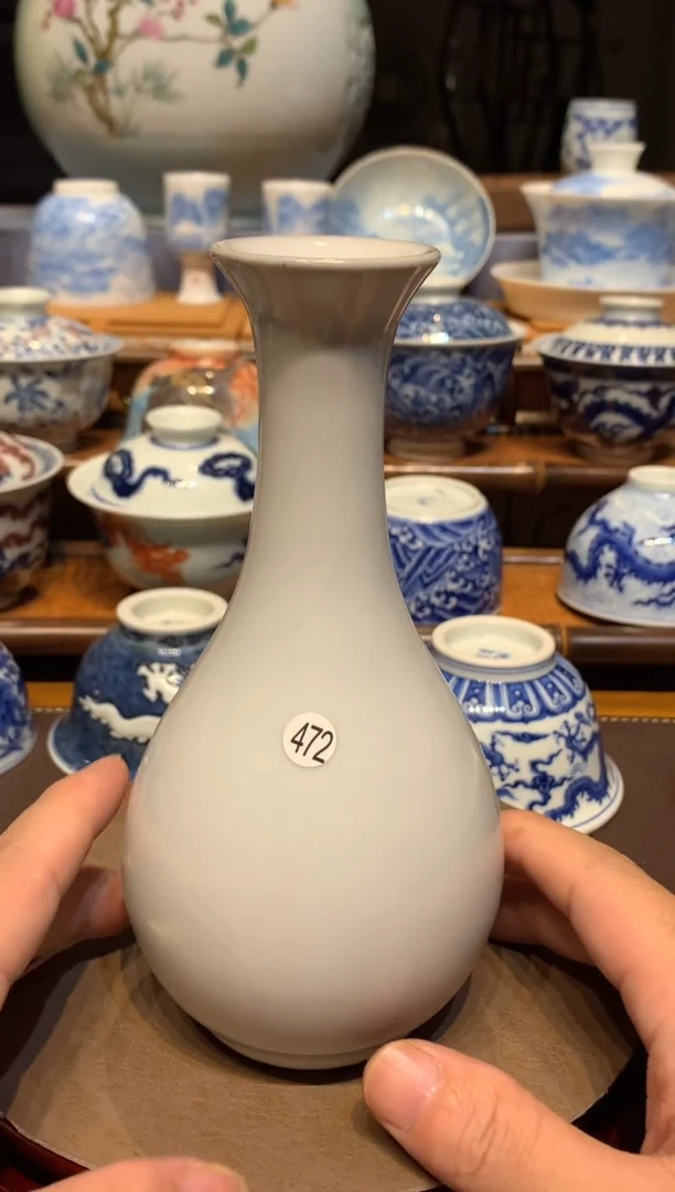 472汝窑瓶子一个