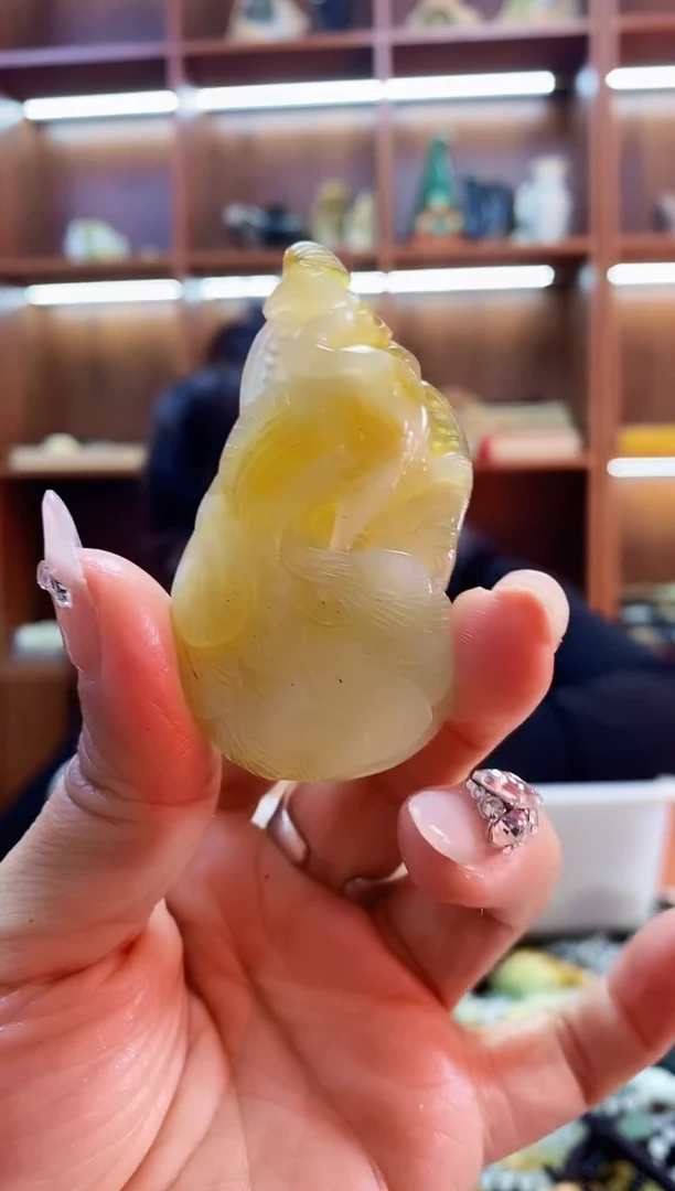 未镶嵌蛇纹石玉吊坠