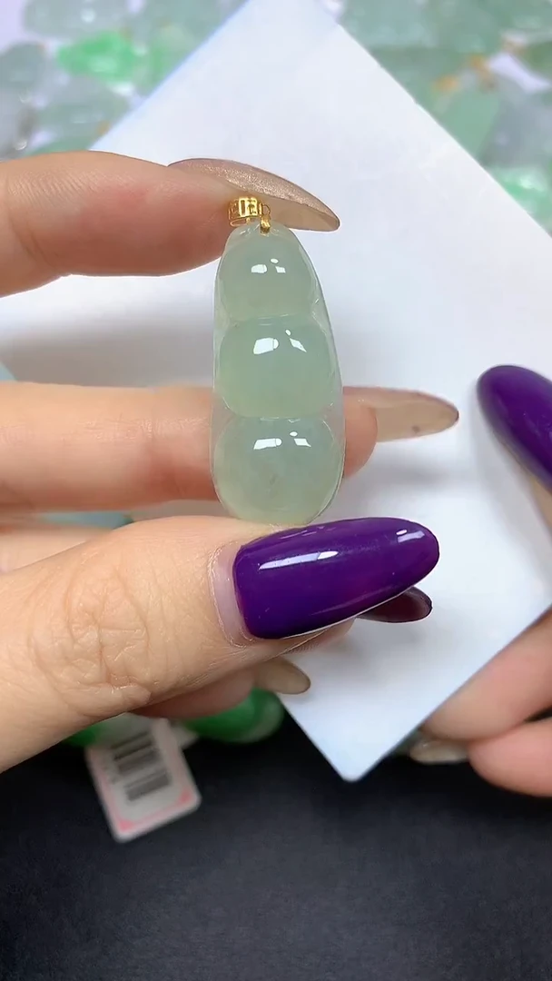 颈饰18K金镶嵌翡翠