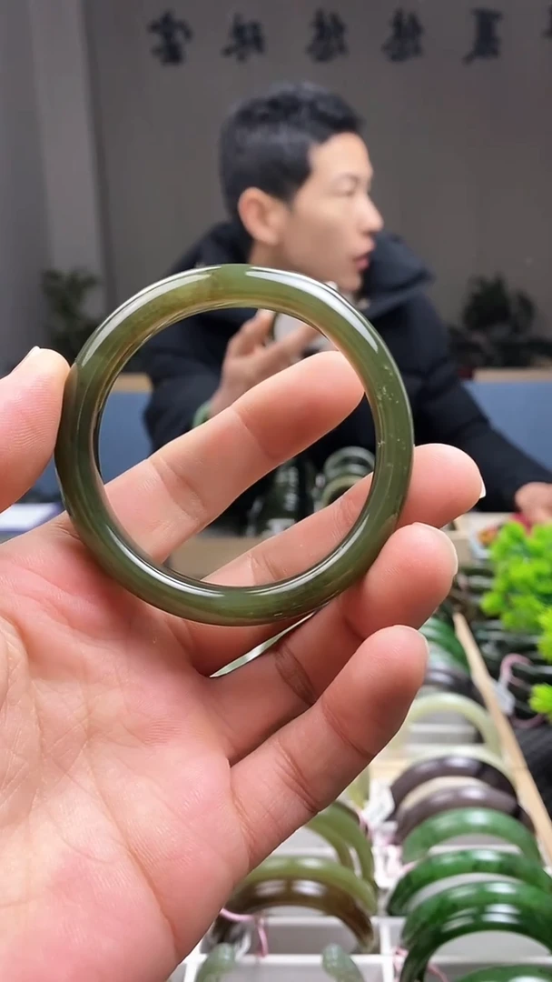 【闪购商品】和田玉手镯未镶嵌54