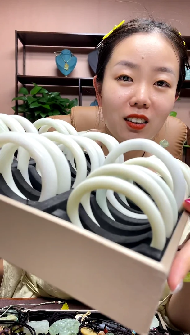 岫玉未镶嵌颈饰?***?·