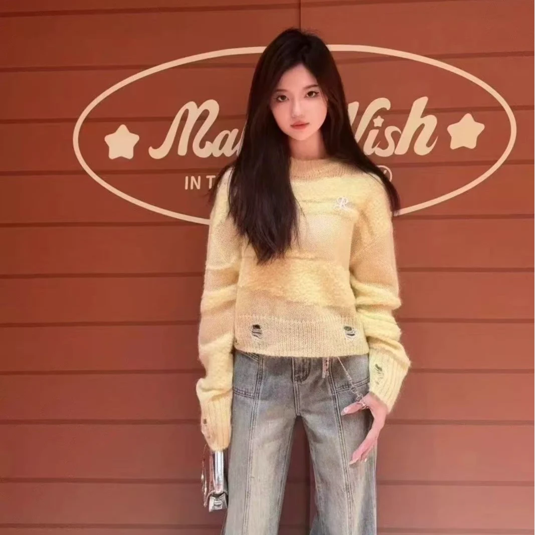 （8220）2025春季新款时尚休闲减龄宽松百搭纯色圆领破洞款针织衫女