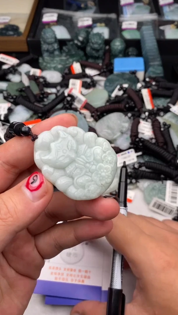 翡翠未镶嵌颈饰天然翡翠 一物一图