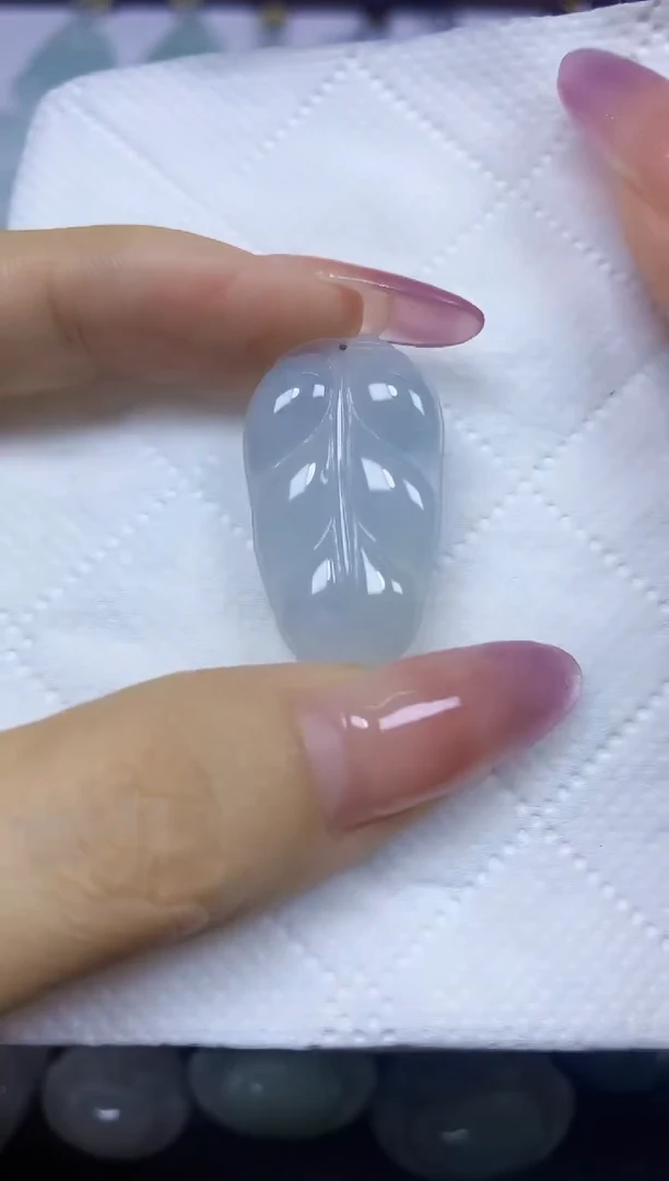 翡翠未镶嵌颈饰挂件