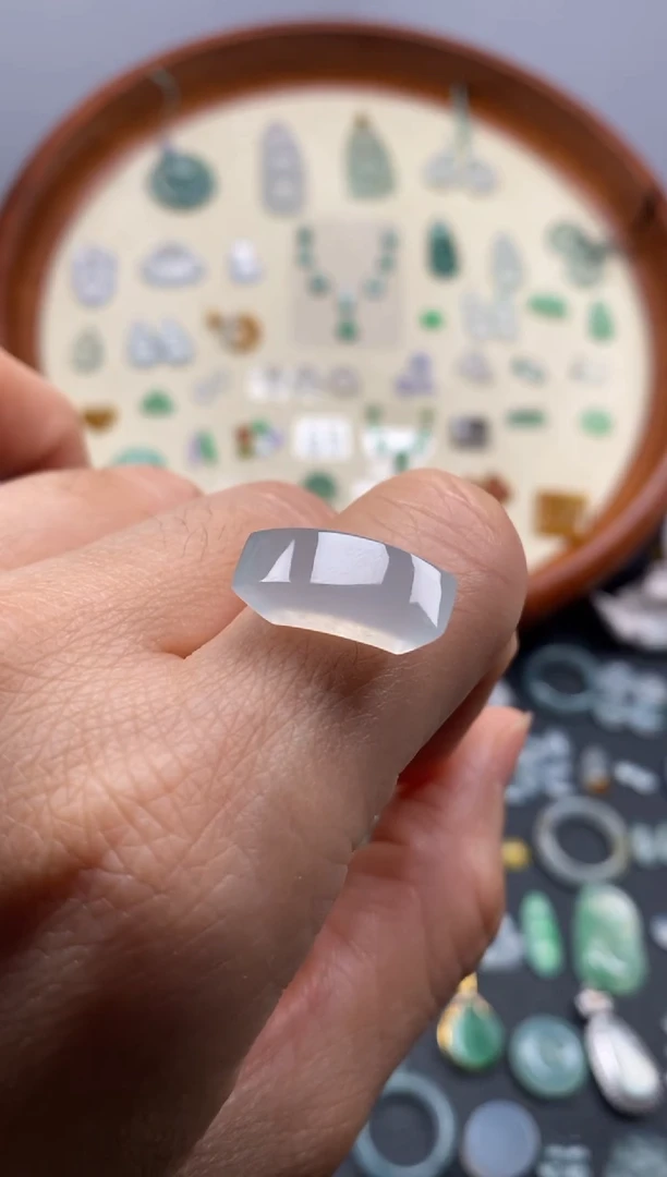 颈饰未镶嵌翡翠冰马安/芬