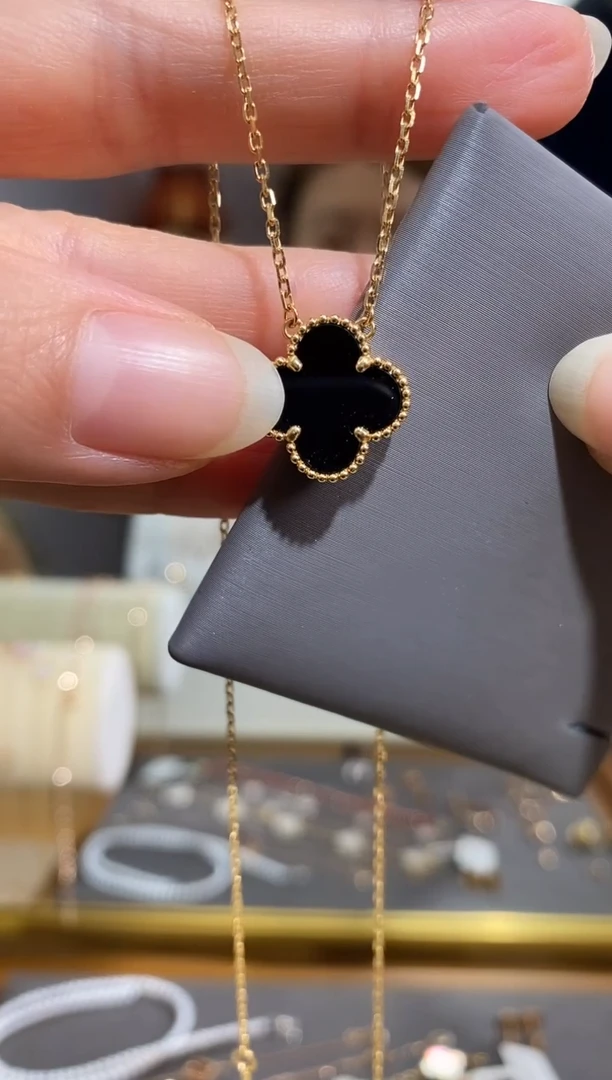 18K金镶嵌项链玛瑙/玉髓项链