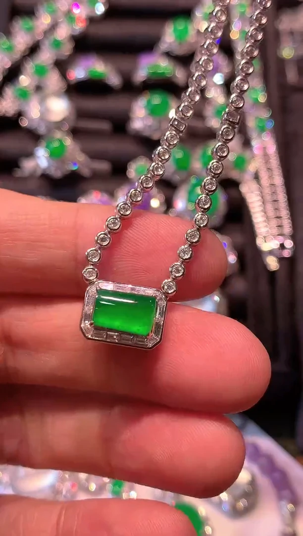 项链18K金镶嵌翡翠翡翠