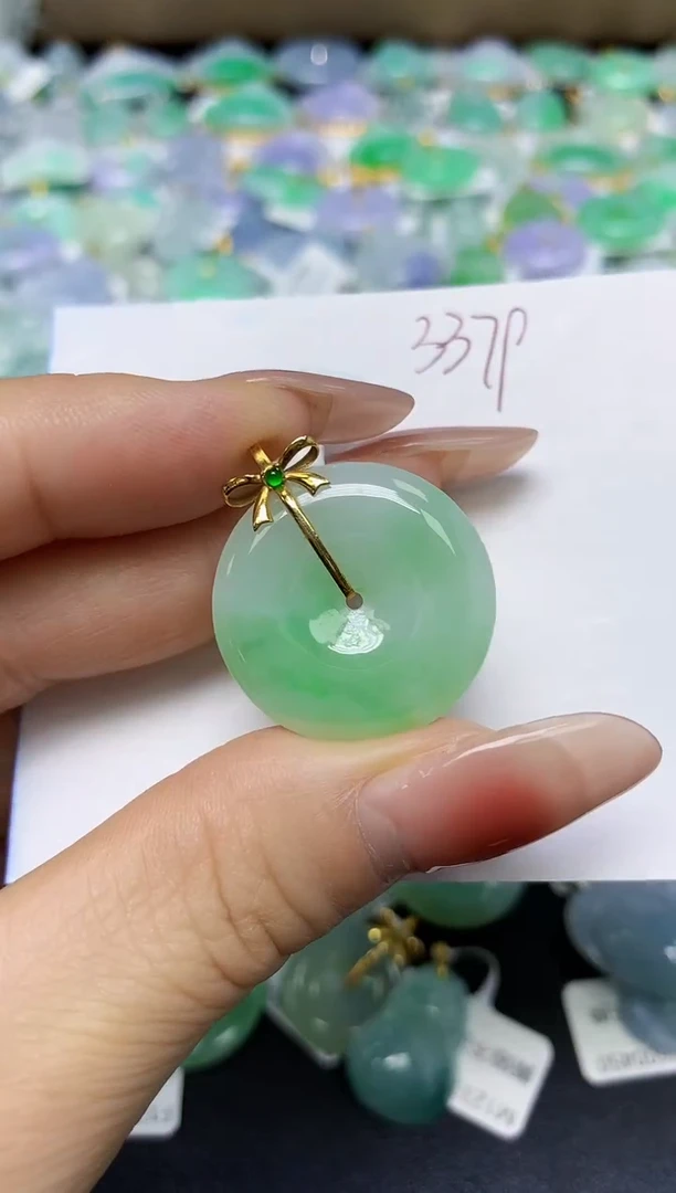 翡翠18K金镶嵌颈饰 天然缅甸翡翠A货