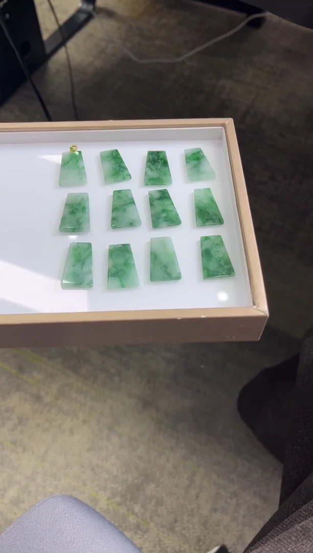 颈饰18K金镶嵌翡翠K307/多样性发一件/配绳子