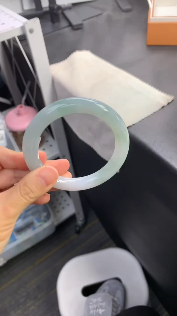 未镶嵌手镯（圆镯）翡翠退货需手镯吊牌标签完好
