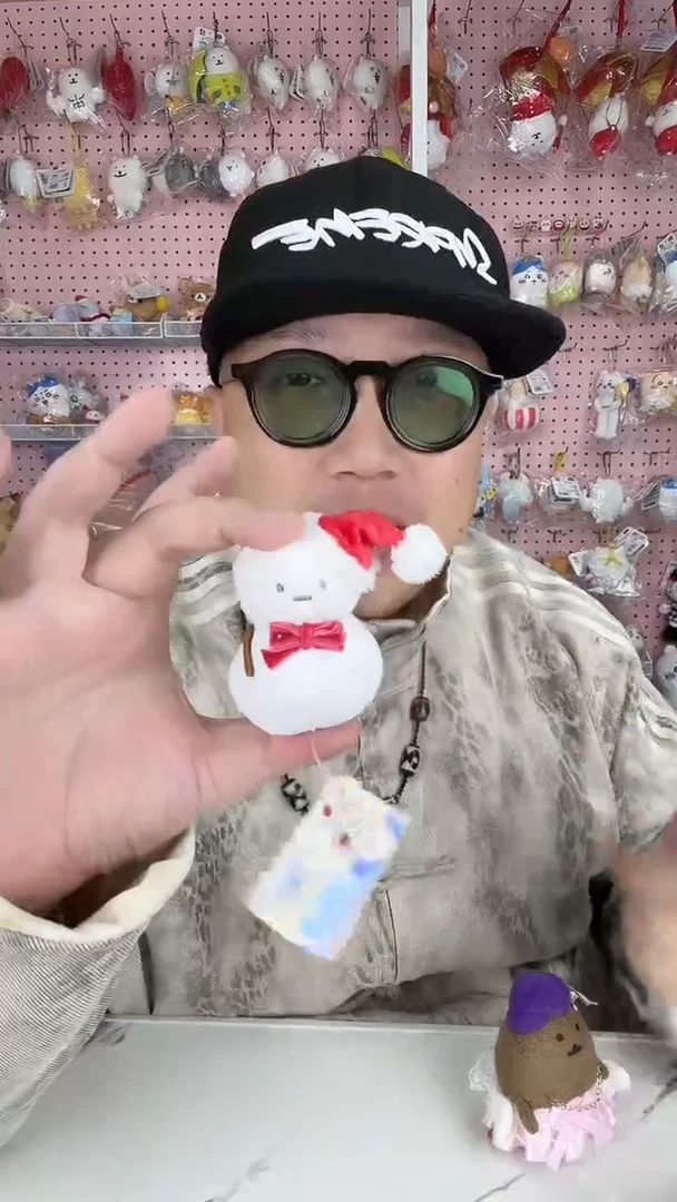 毛绒角落生物雪人