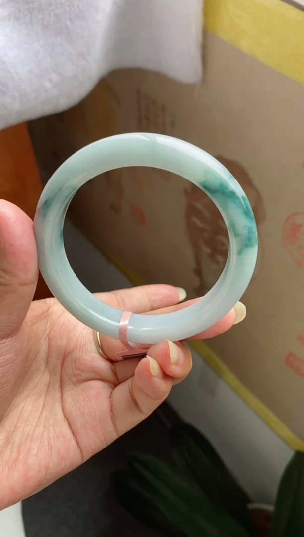 翡翠手镯未镶嵌（细糯无棉飘花）4号