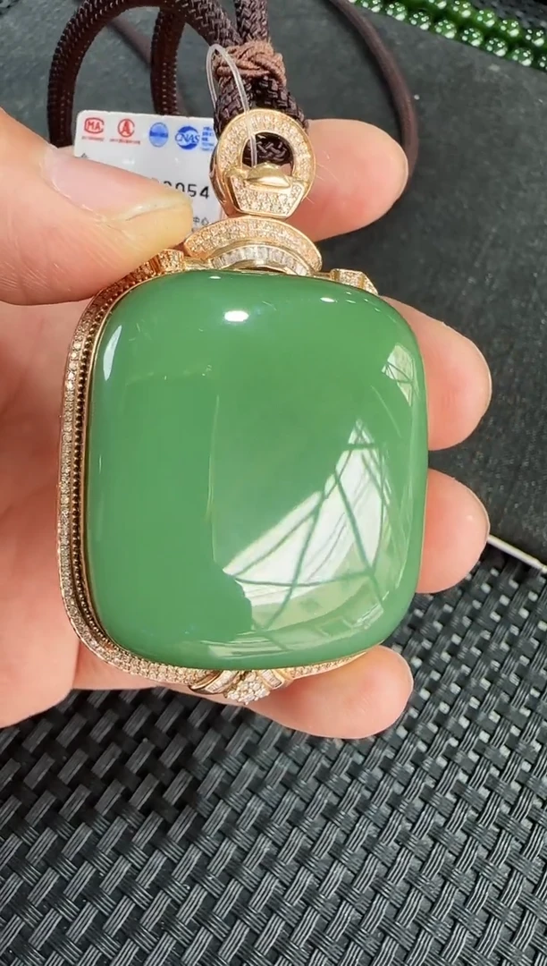 【闪购商品】和田玉吊坠18K金镶嵌粉绿无事牌吊坠