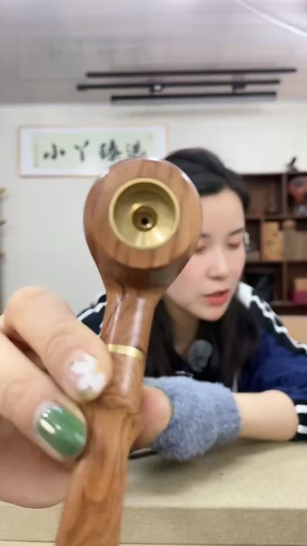 3581大叶黄花梨烟斗摆件