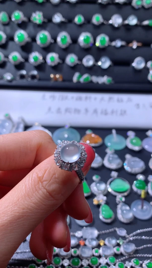 18K金镶嵌戒指翡翠18K翡翠