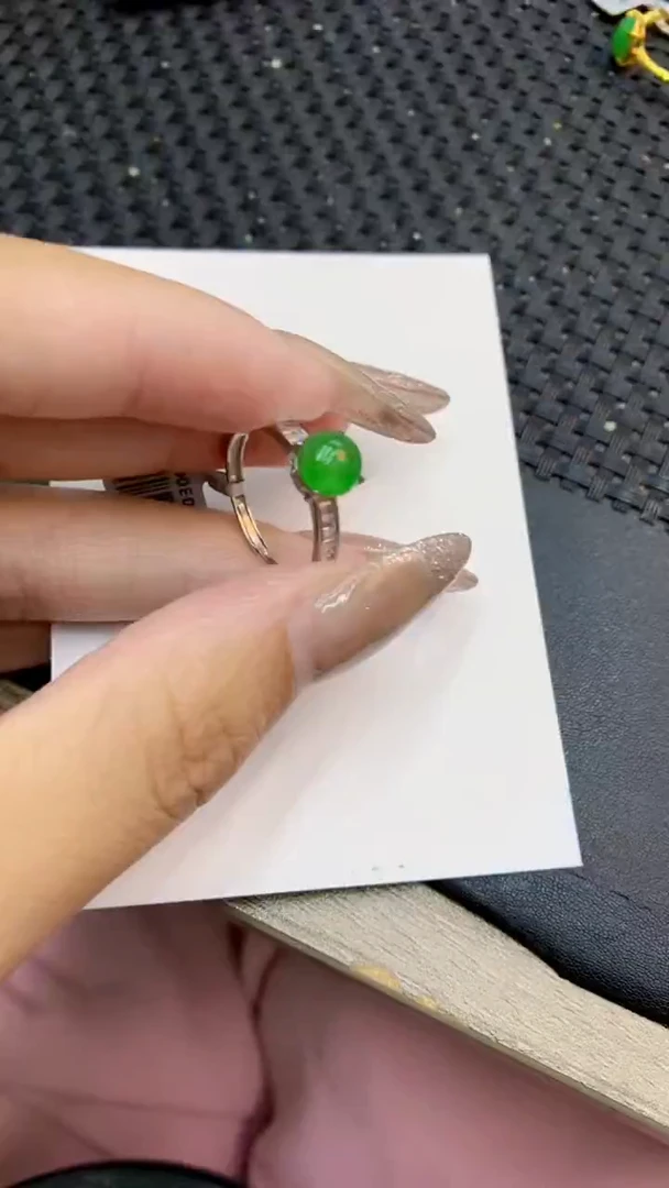 颈饰未镶嵌翡翠1