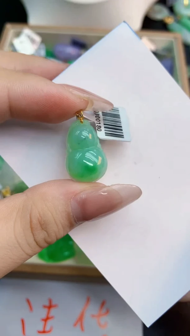 翡翠未镶嵌颈饰1
